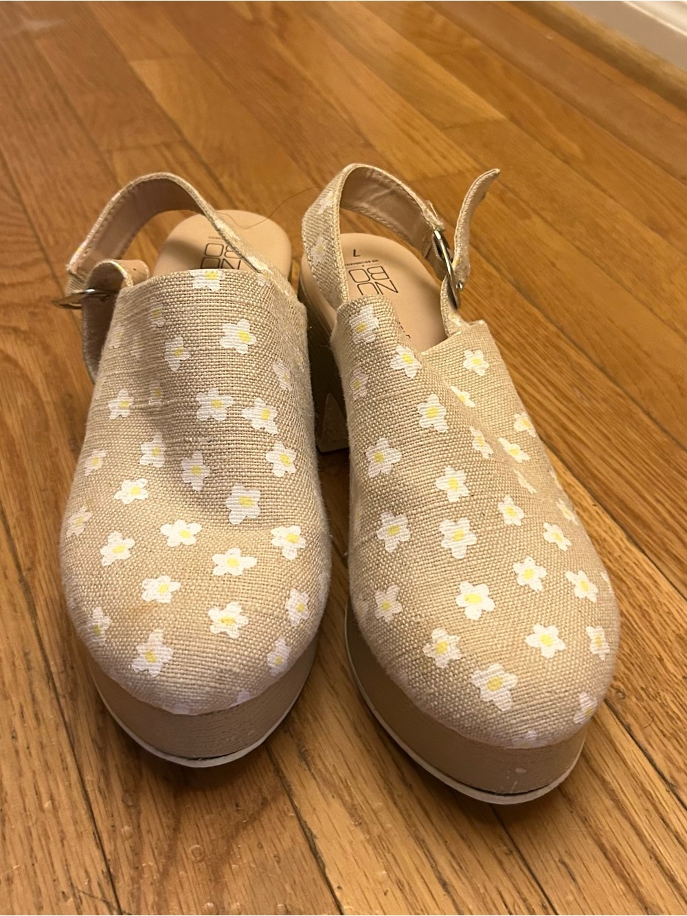 No Boundaries Daisy Memory Foam Sandal Clogs 2.5” Size 7